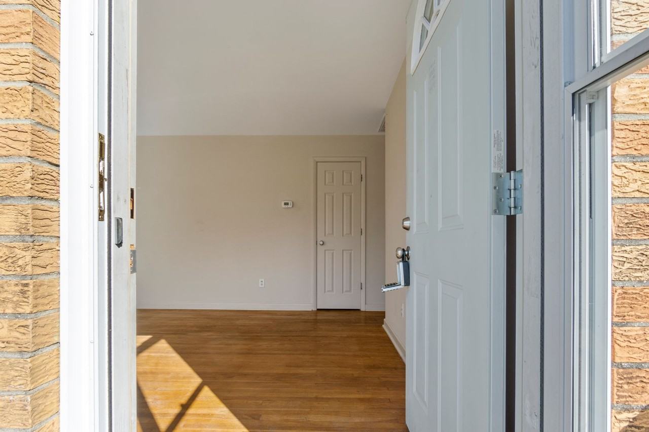 108 Scott Dr - Photo 4 of 25