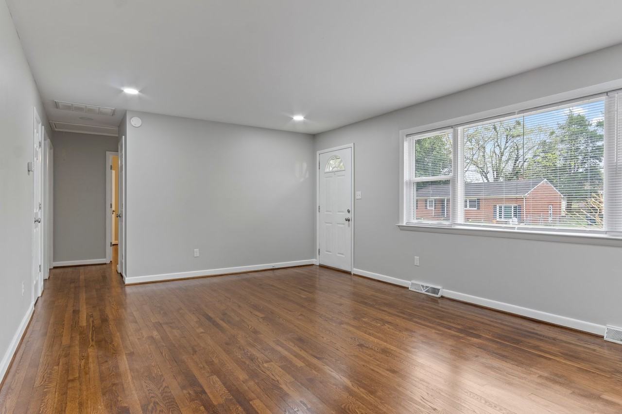 108 Scott Dr - Photo 5 of 25