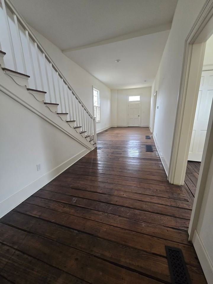 302 Wilkinson St - Photo 2 of 23