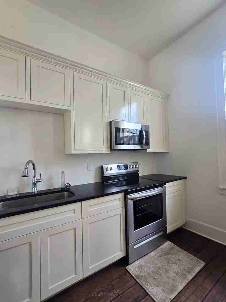 302 Wilkinson St - Photo 5 of 23