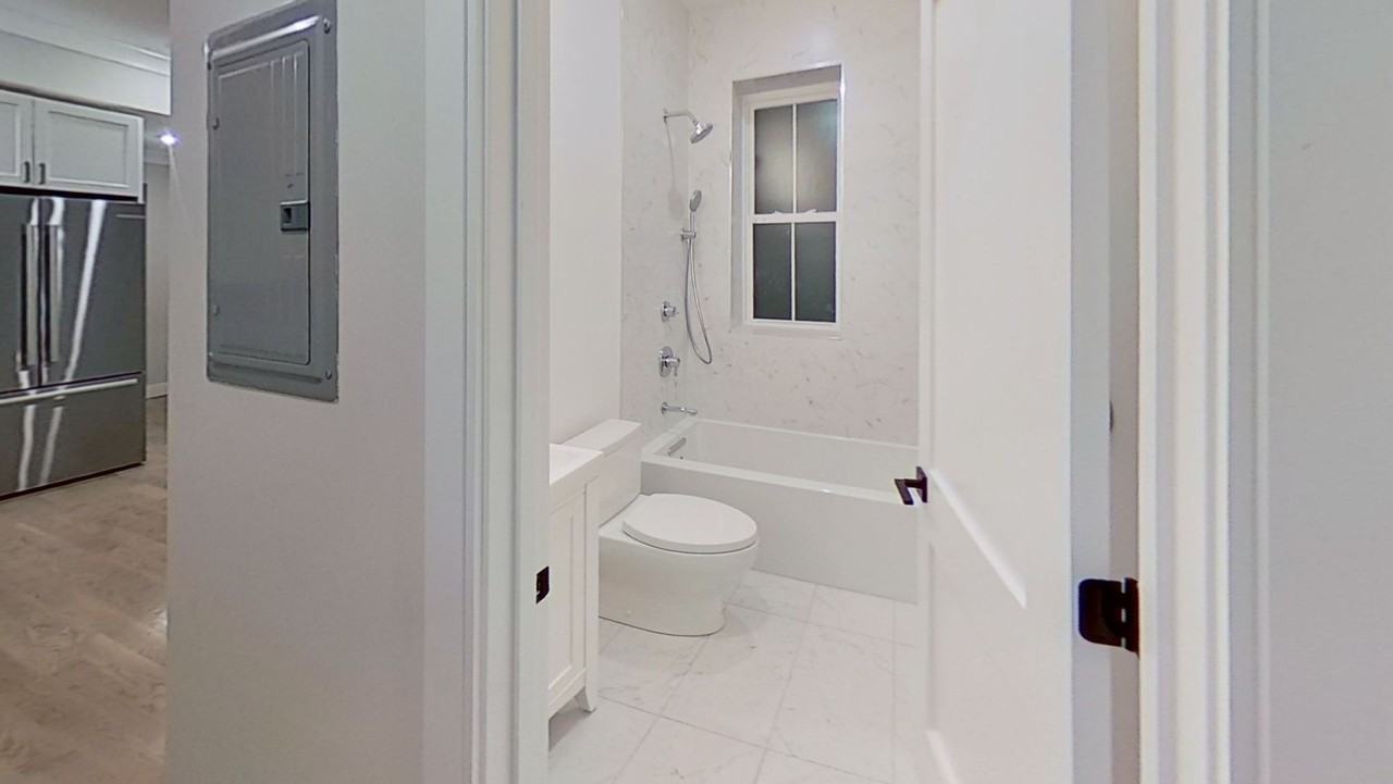 49 Englewood Ave - Photo 4 of 6