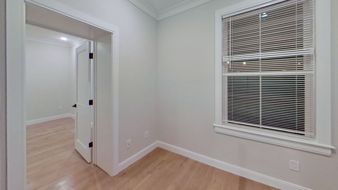 49 Englewood Ave - Photo 5 of 6