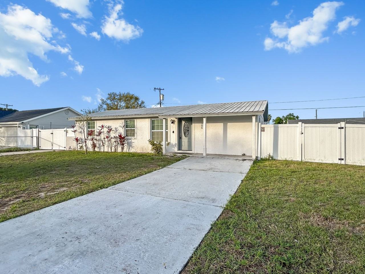 306 Flamingo Dr - Photo 3 of 21