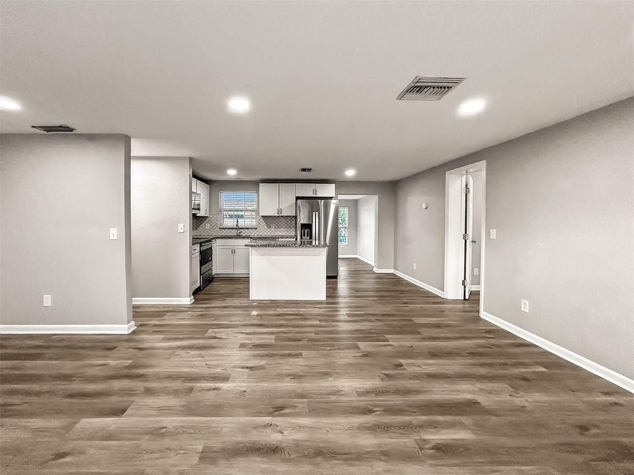 306 Flamingo Dr - Photo 4 of 21