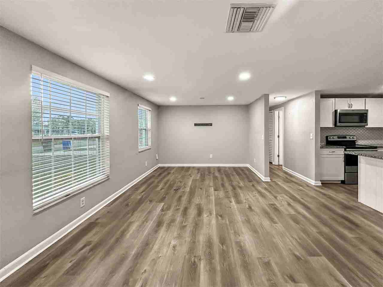 306 Flamingo Dr - Photo 5 of 21
