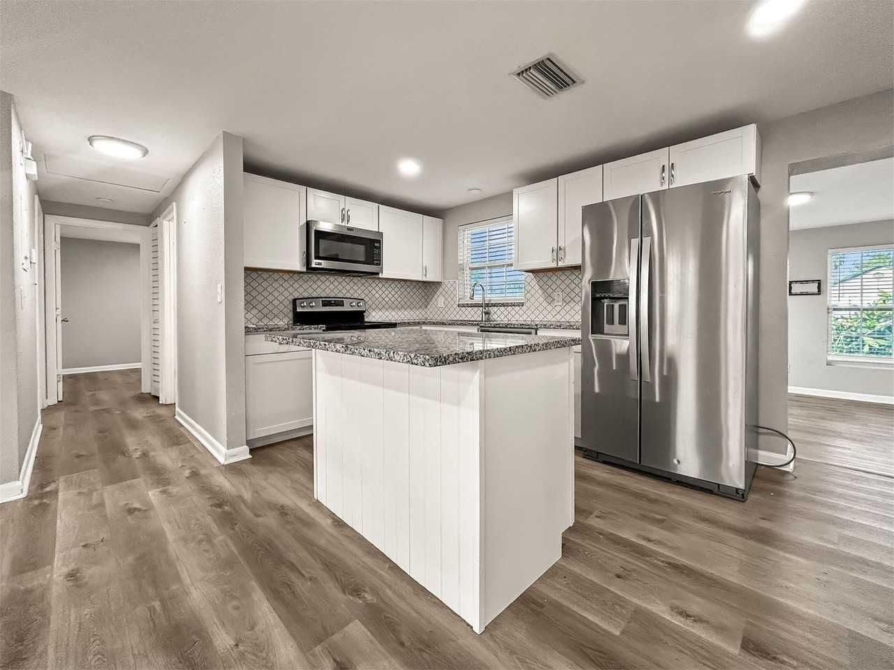 306 Flamingo Dr - Photo 6 of 21