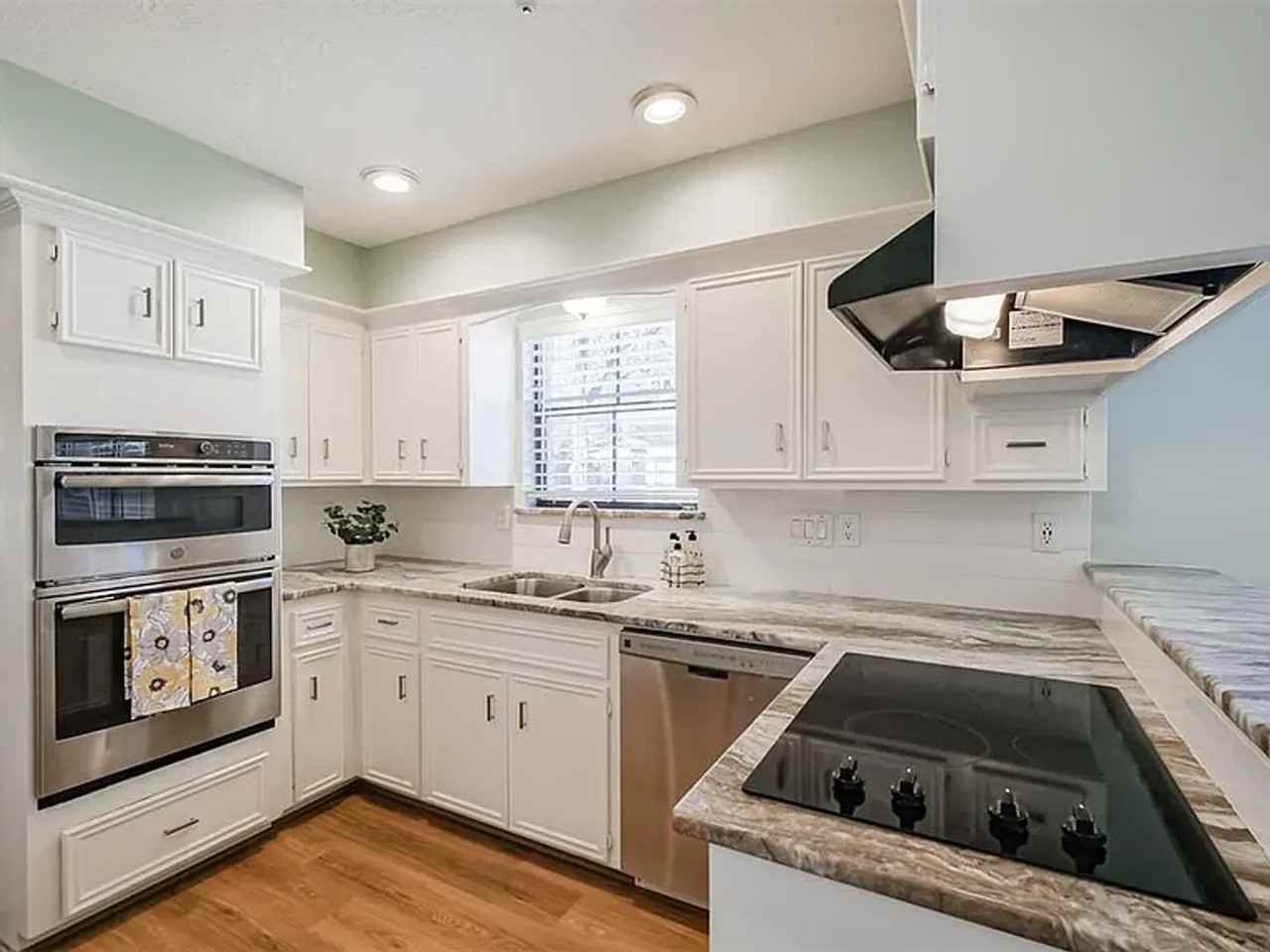 1715 Woodland Park Dr - Photo 5 of 26