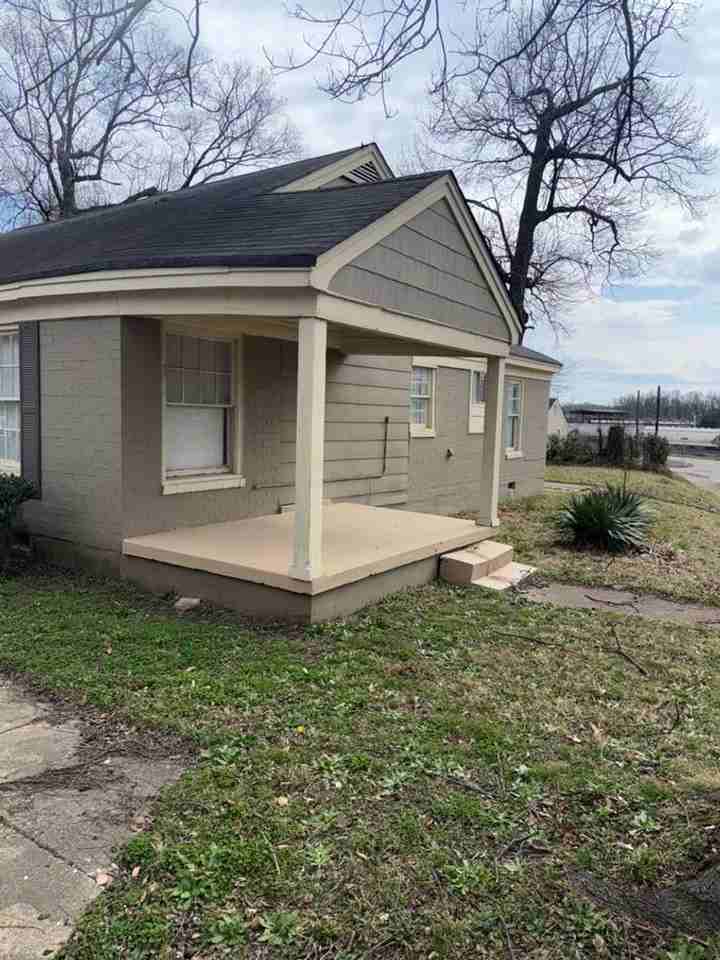 2283 Poe Ave - Photo 3 of 11