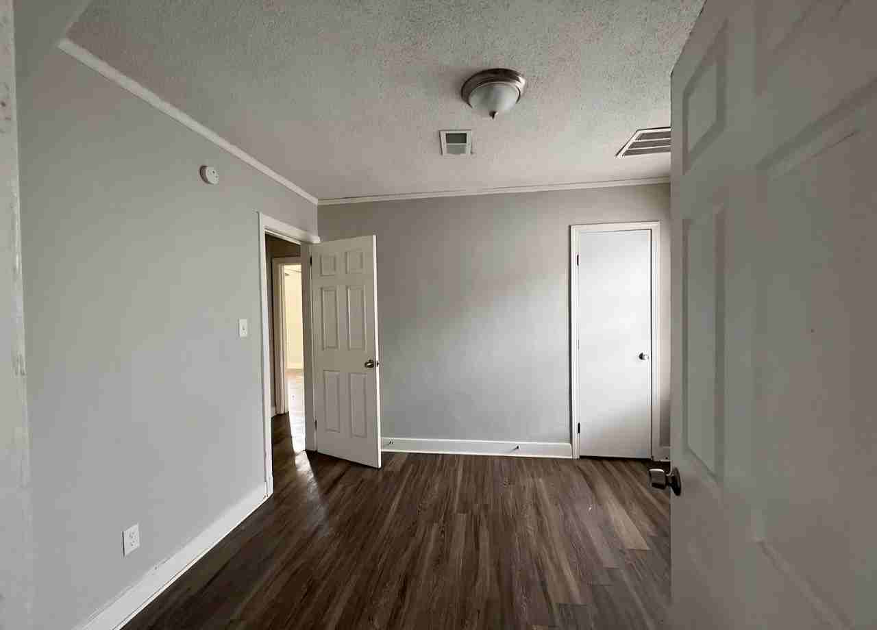 2668 Burns Ave - Photo 3 of 4