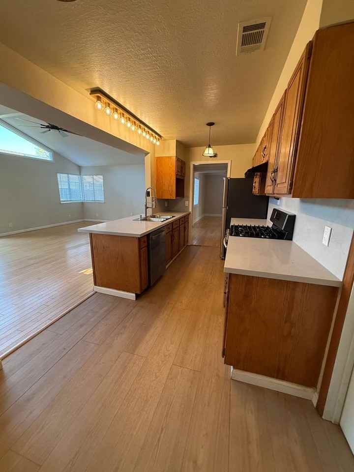 33 Mary Ct - Photo 5 of 16