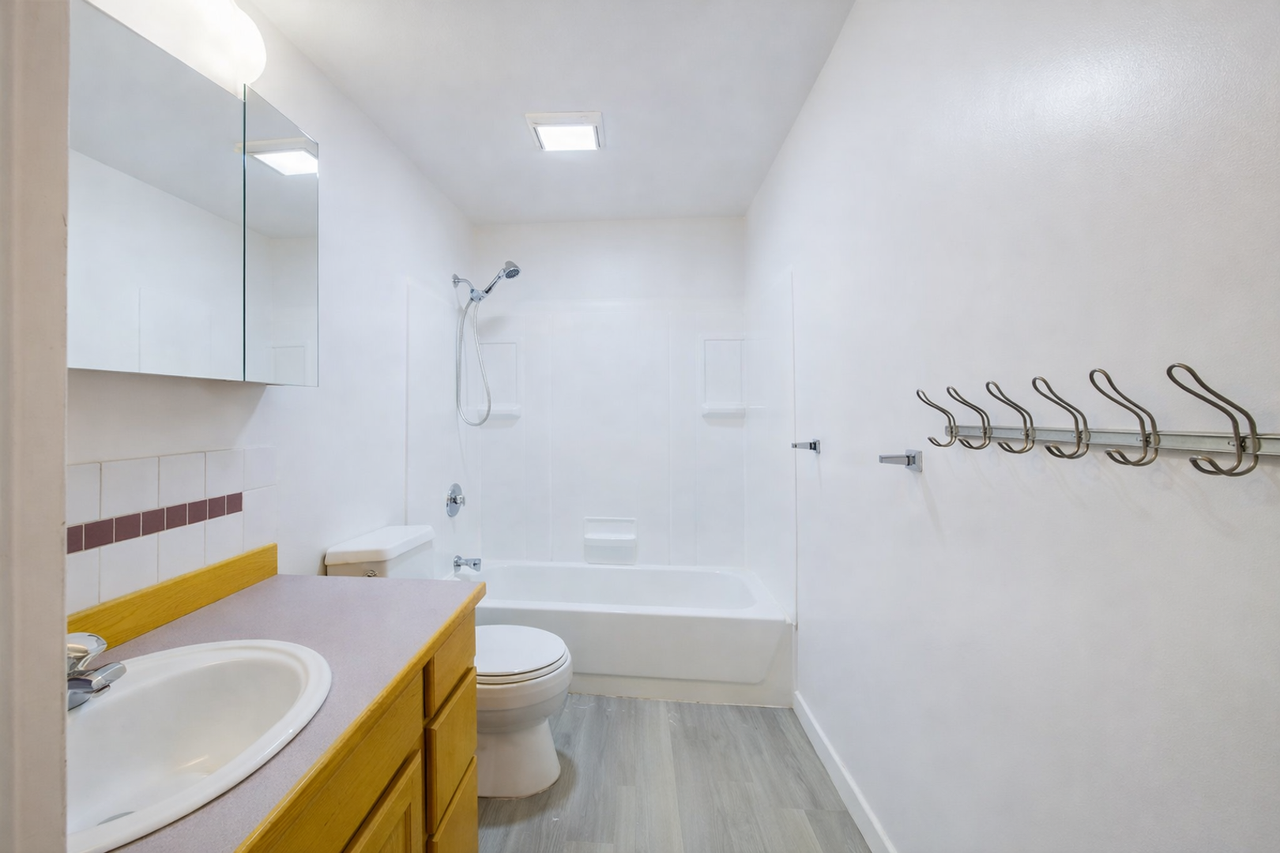 604 2nd St - Photo 4 of 5