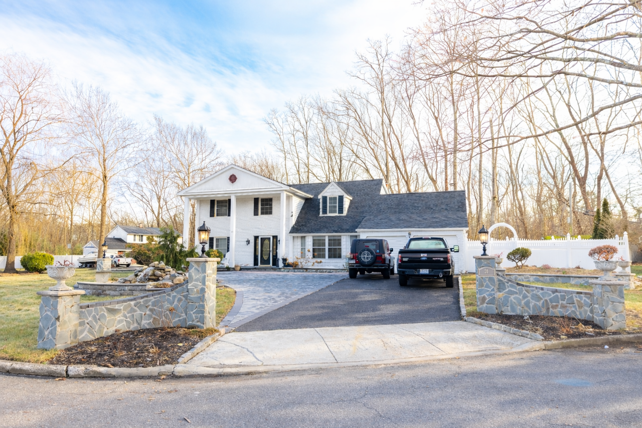30 Dumond Pl - Photo 2 of 13