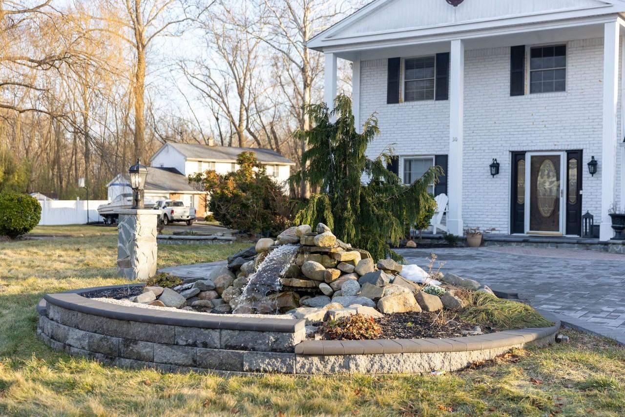 30 Dumond Pl - Photo 3 of 13