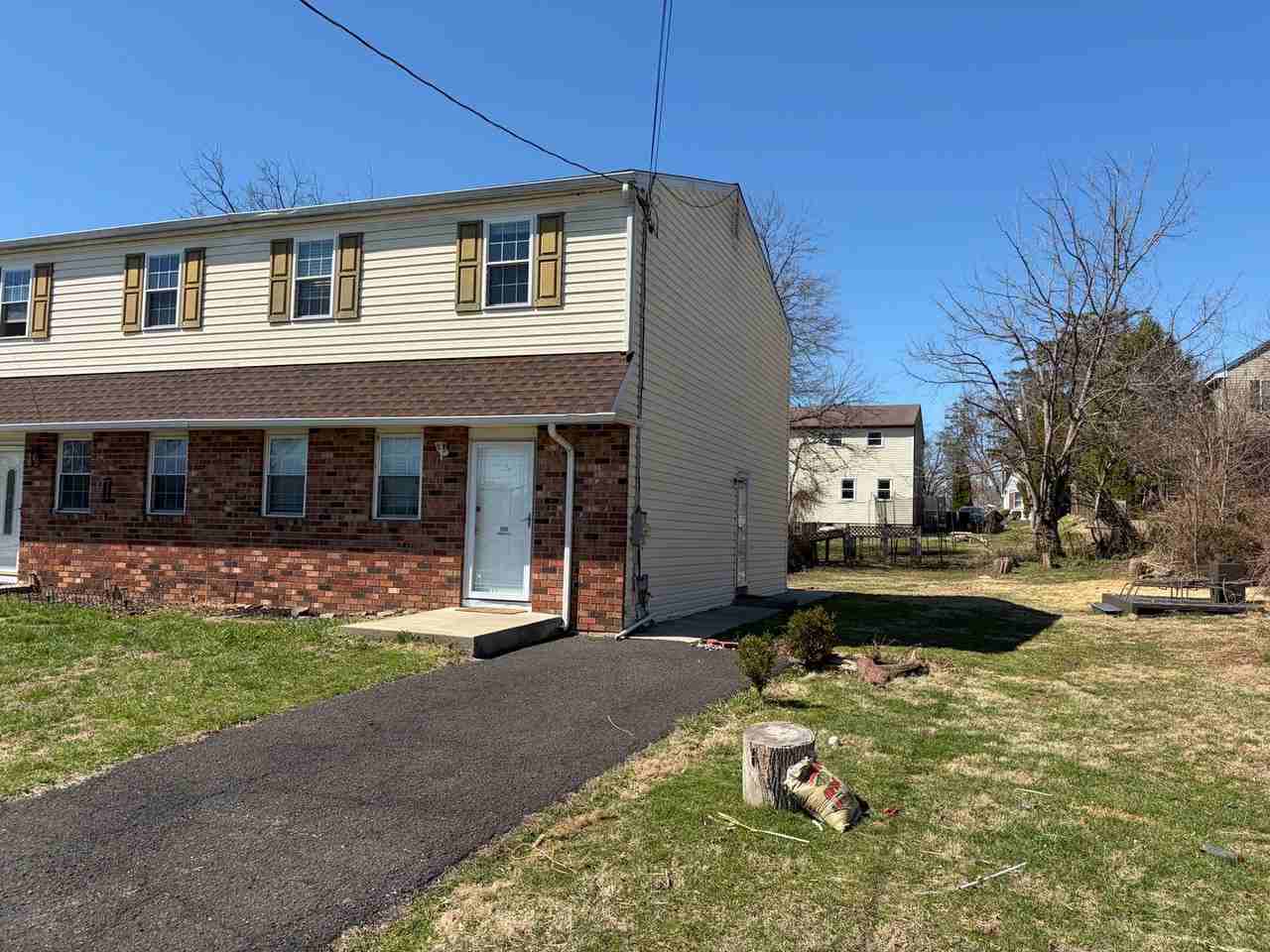 406 Avenue C - Photo 2 of 29