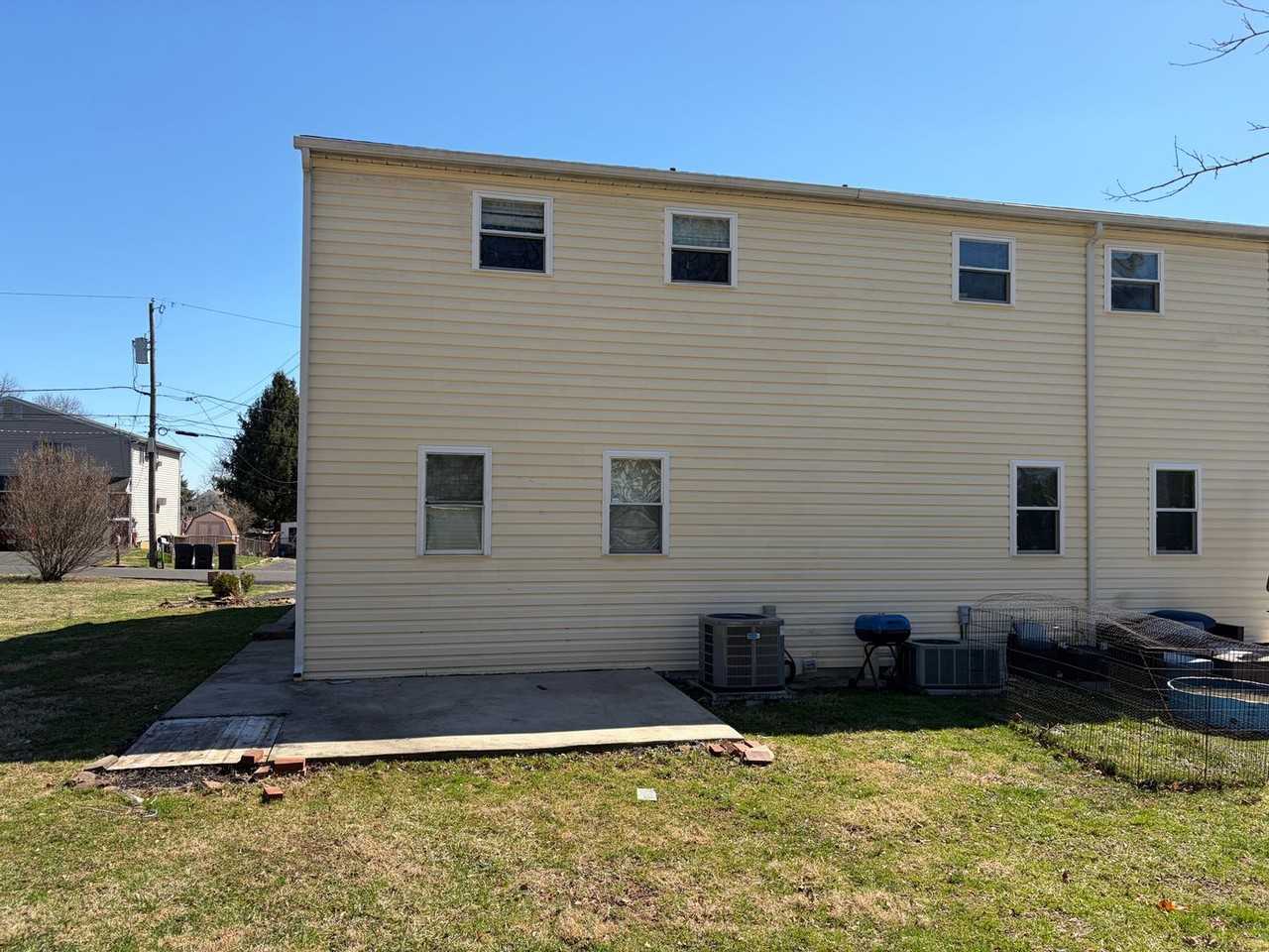 406 Avenue C - Photo 3 of 29