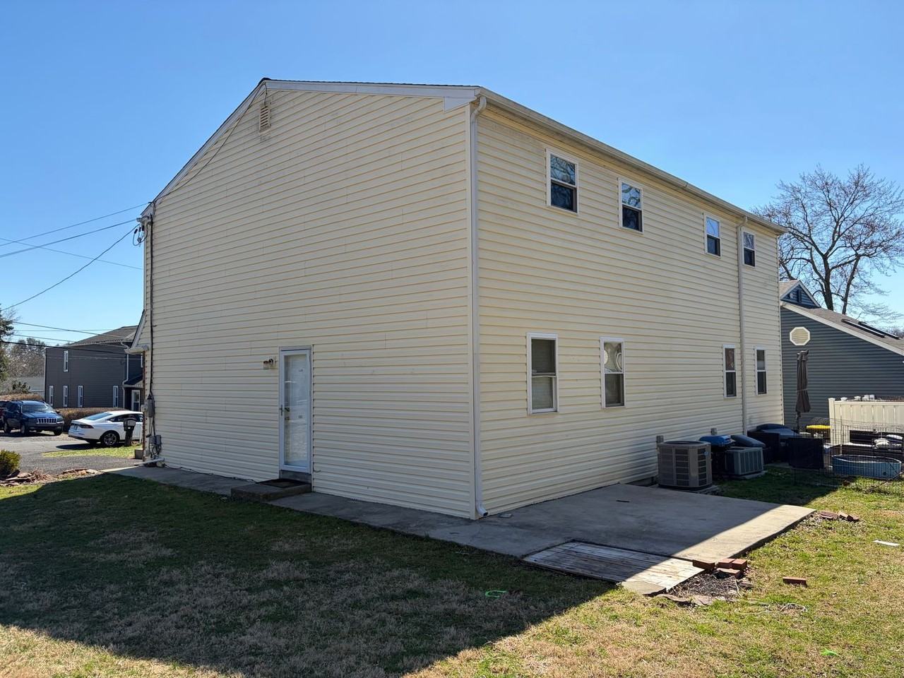 406 Avenue C - Photo 4 of 29