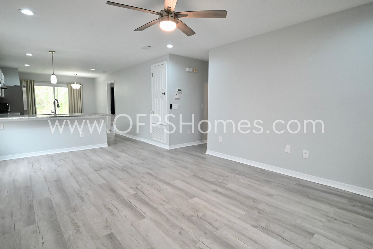 1081 Antigua Cir - Photo 4 of 25