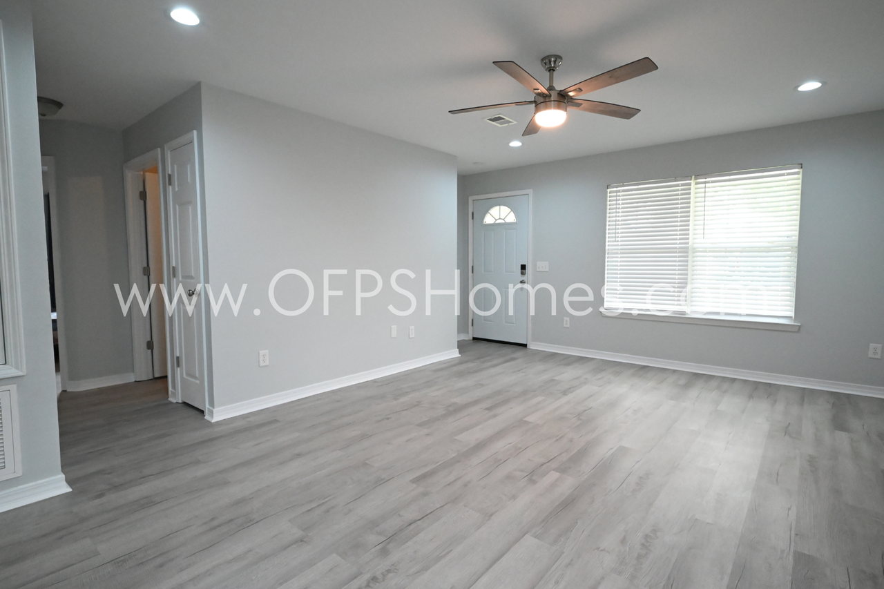 1081 Antigua Cir - Photo 5 of 25