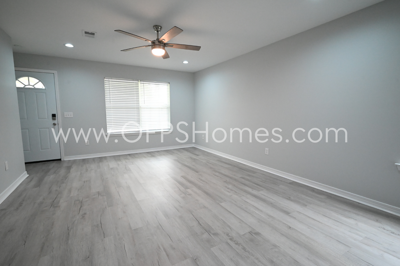 1081 Antigua Cir - Photo 6 of 25