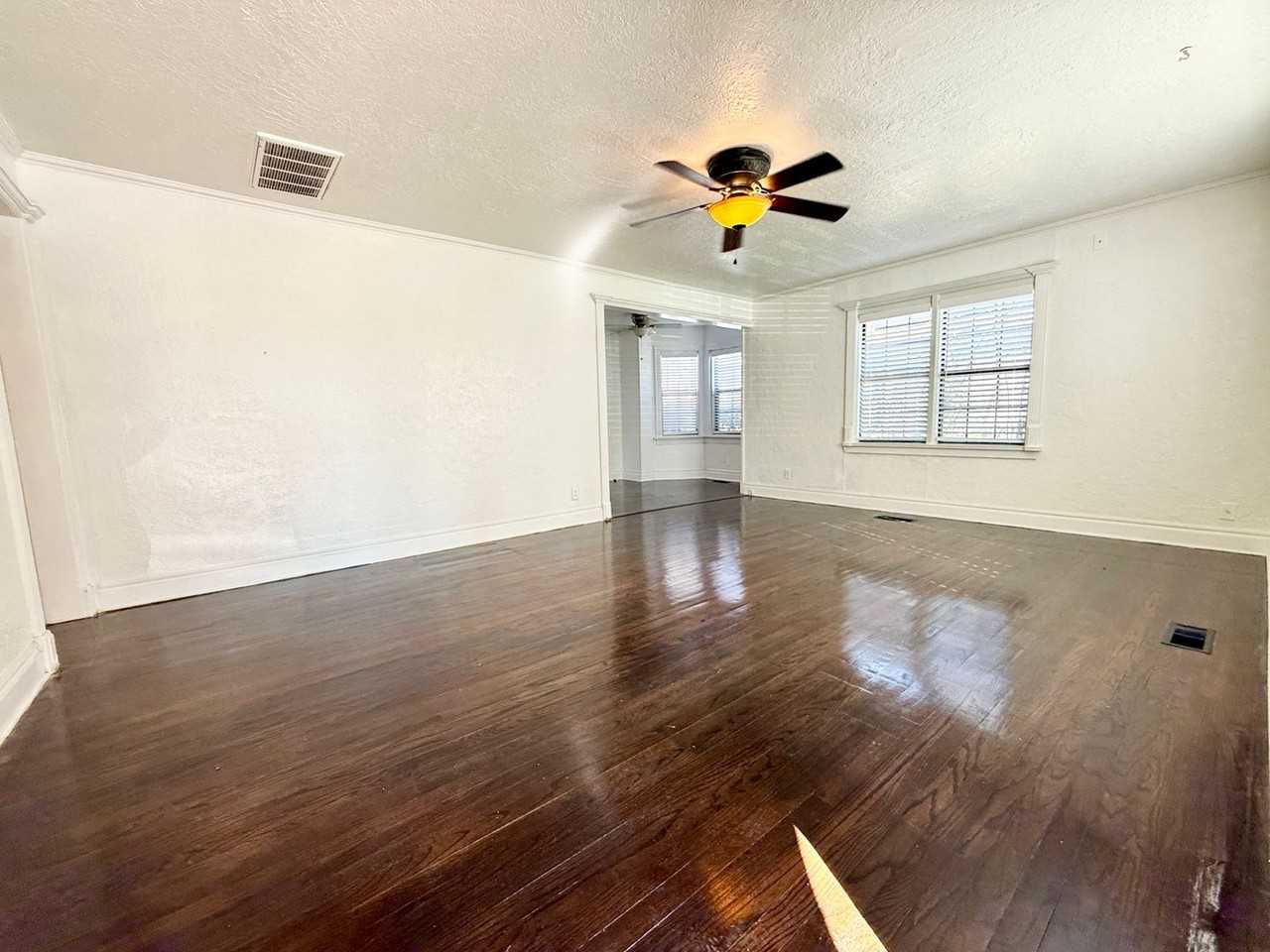 516 N University Blvd - Photo 3 of 23