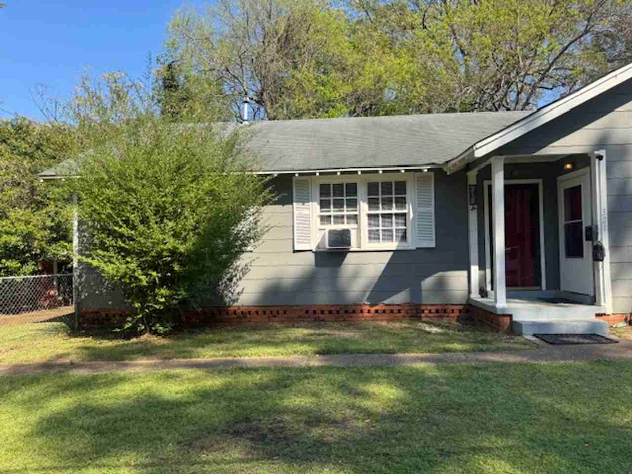 319 Olivia Ct - Photo 3 of 19