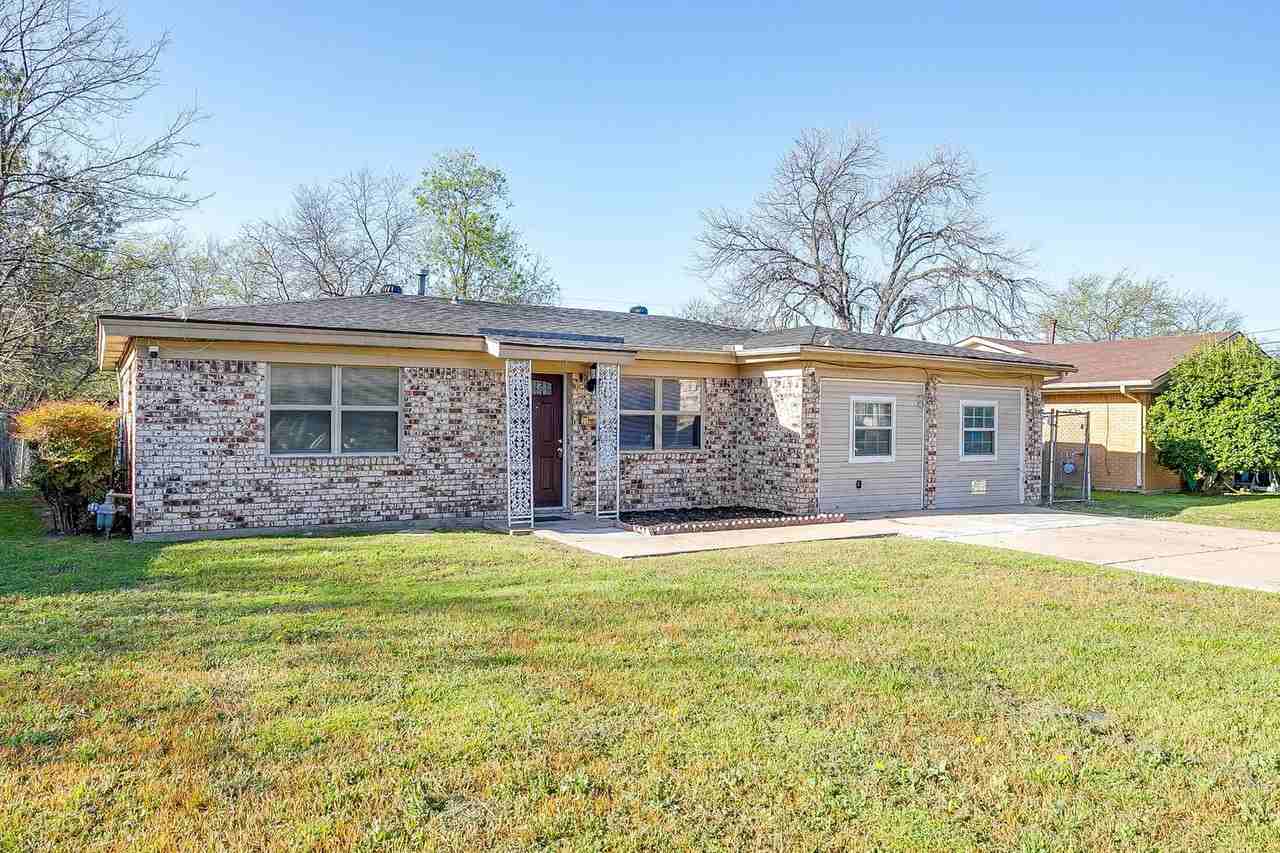 2101 Bettibart St - Photo 2 of 26