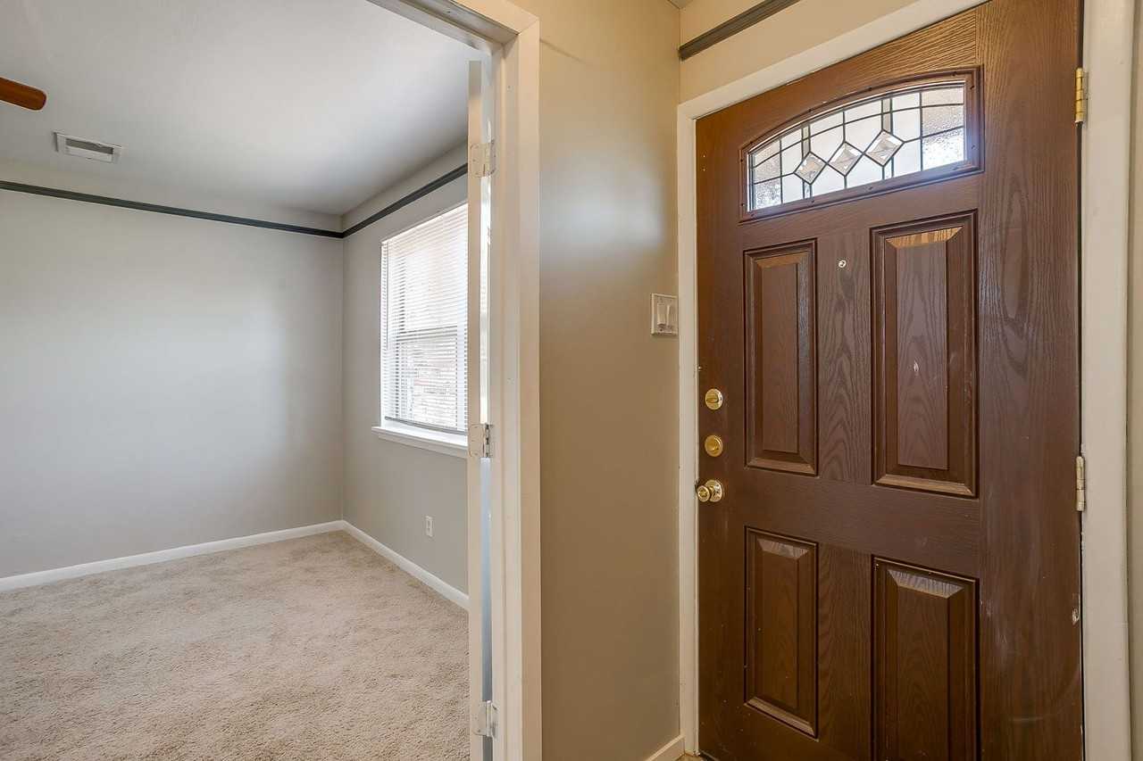 2101 Bettibart St - Photo 4 of 26