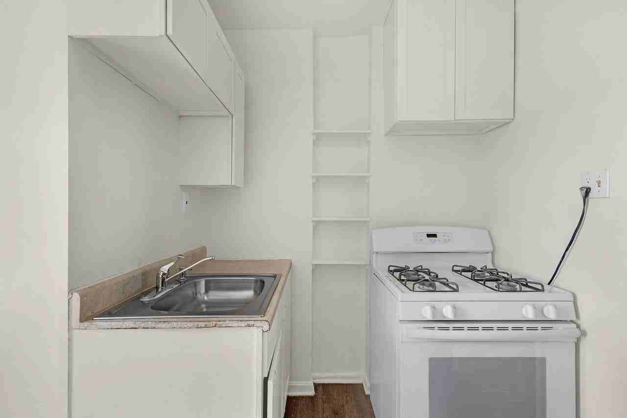 611 Maude Ave - Photo 6 of 14