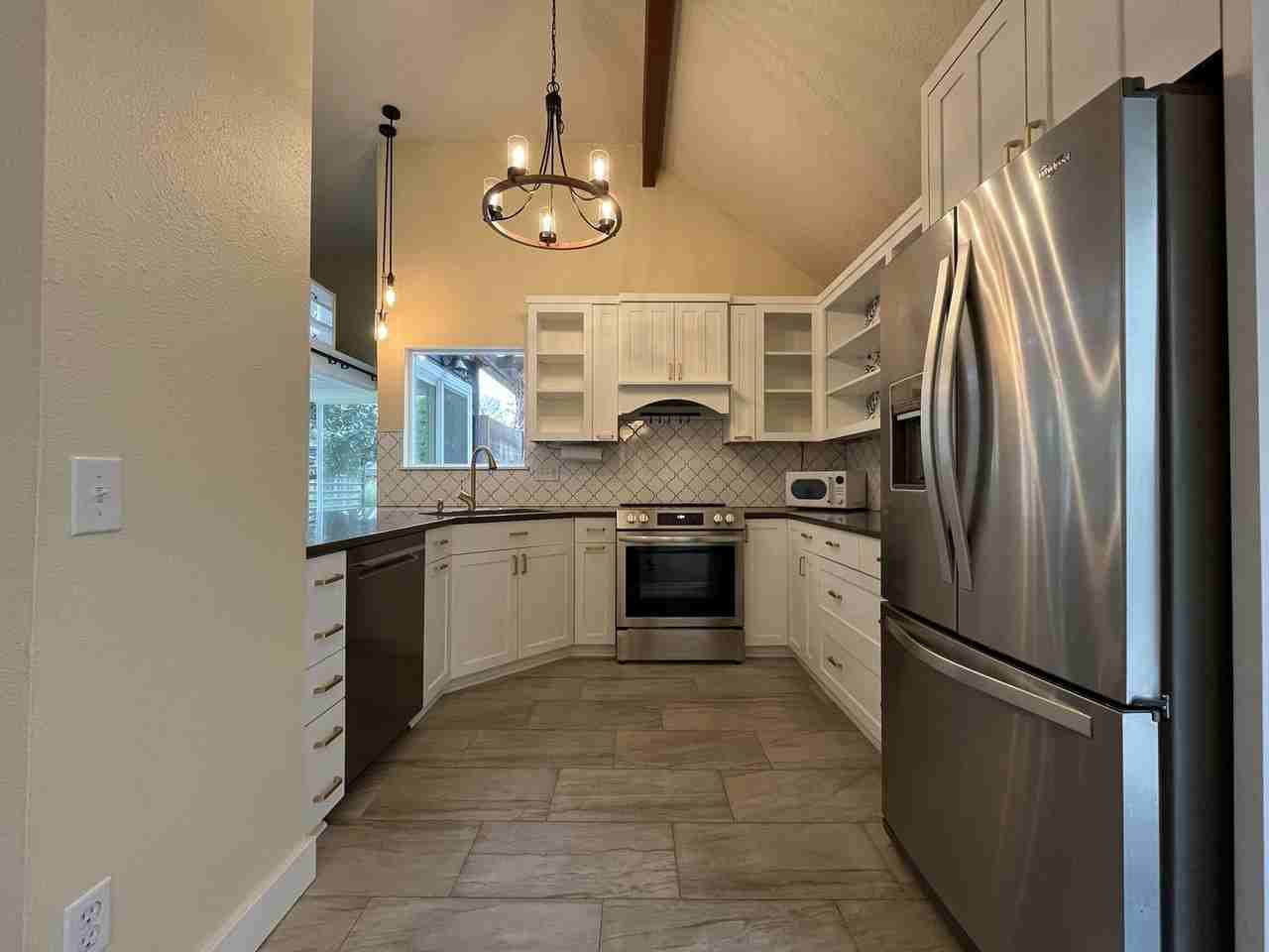 81 Kingsgate Rd - Photo 7 of 42