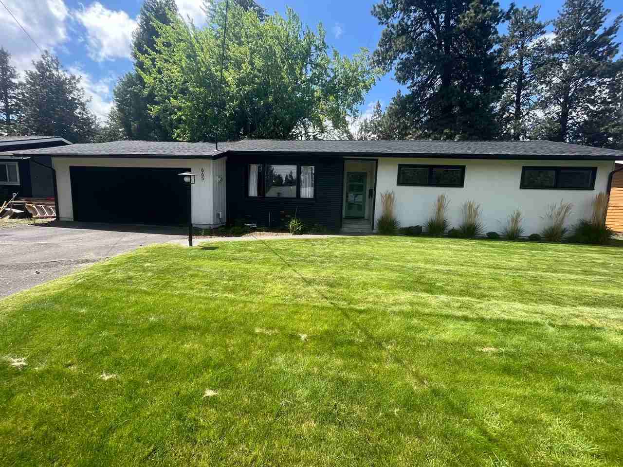 665 Ne 12th St - Photo 2 of 15