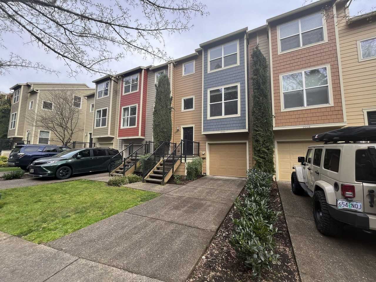 2024 Ne Sheffield Ave - Photo 4 of 33