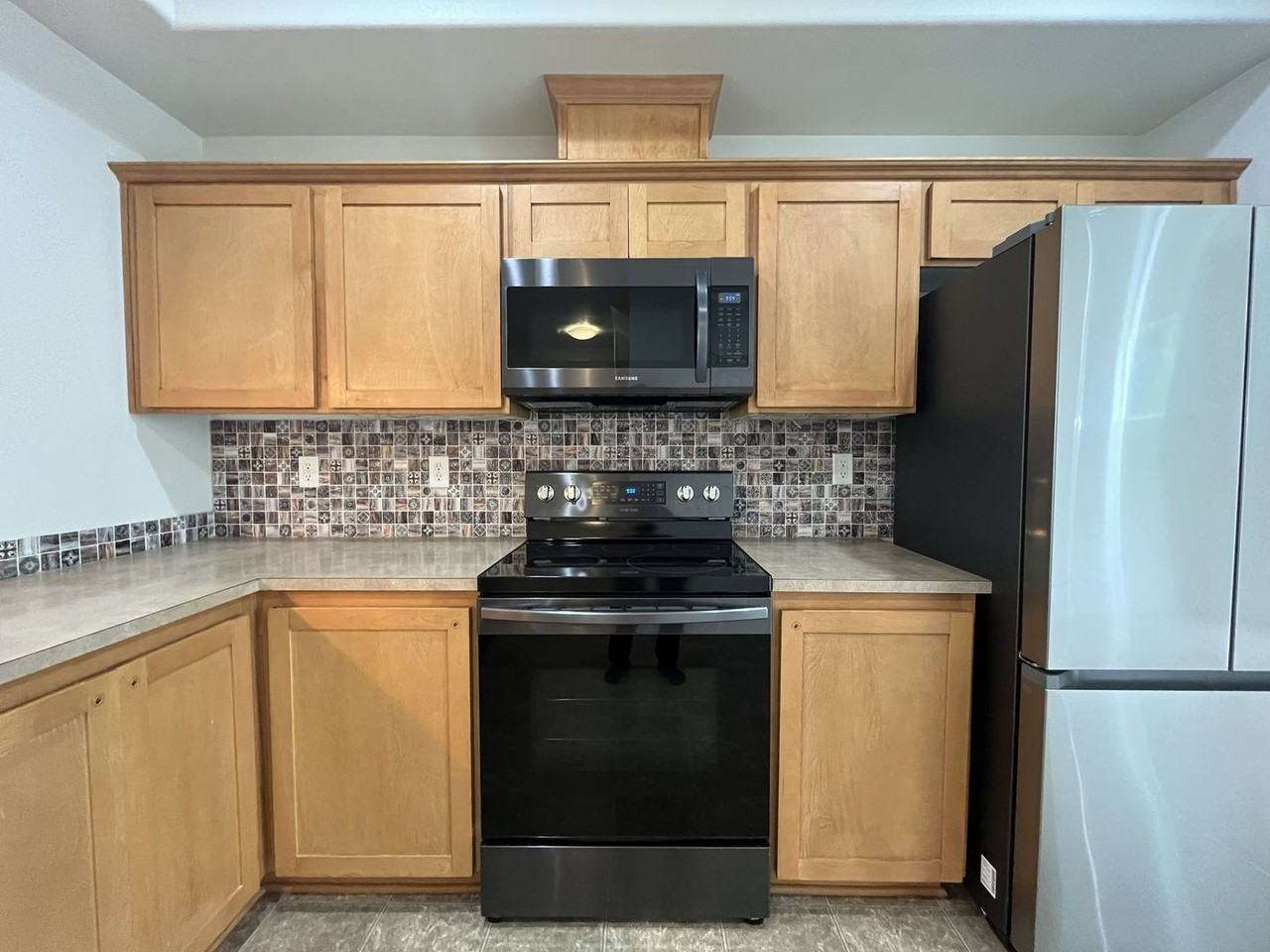 2024 Ne Sheffield Ave - Photo 7 of 33