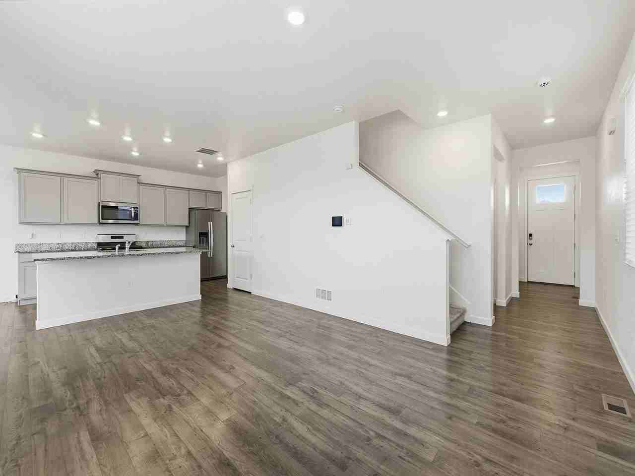 810 Elias Tarn Dr - Photo 2 of 22