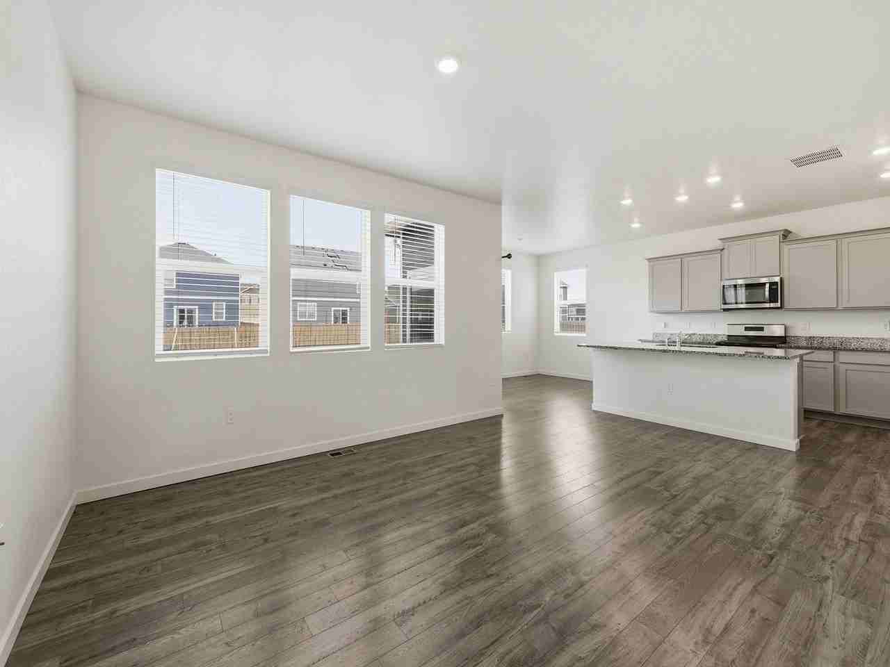 810 Elias Tarn Dr - Photo 3 of 22