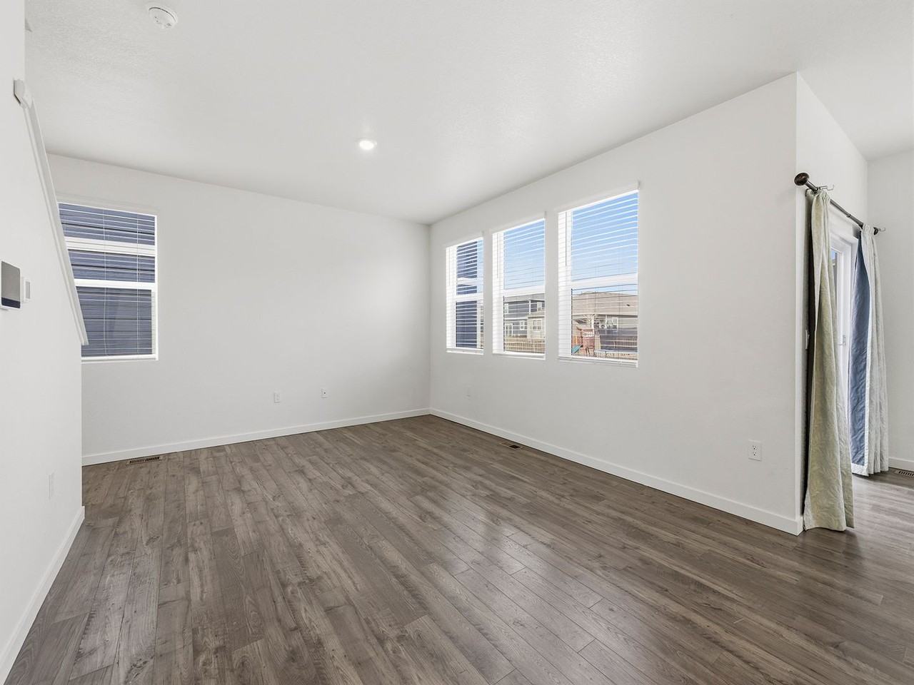 810 Elias Tarn Dr - Photo 4 of 22