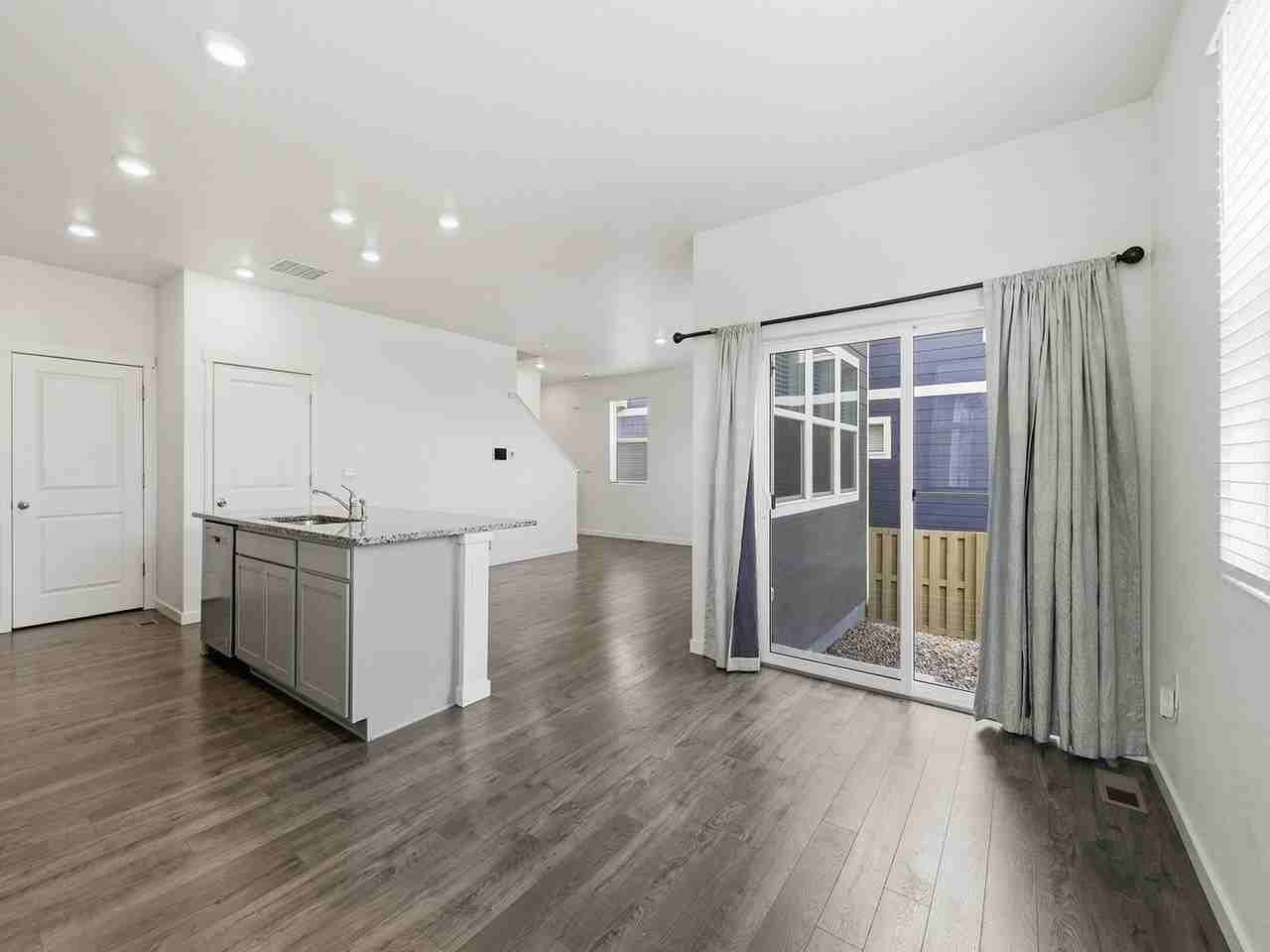 810 Elias Tarn Dr - Photo 5 of 22