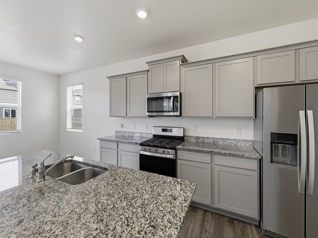 810 Elias Tarn Dr - Photo 7 of 22