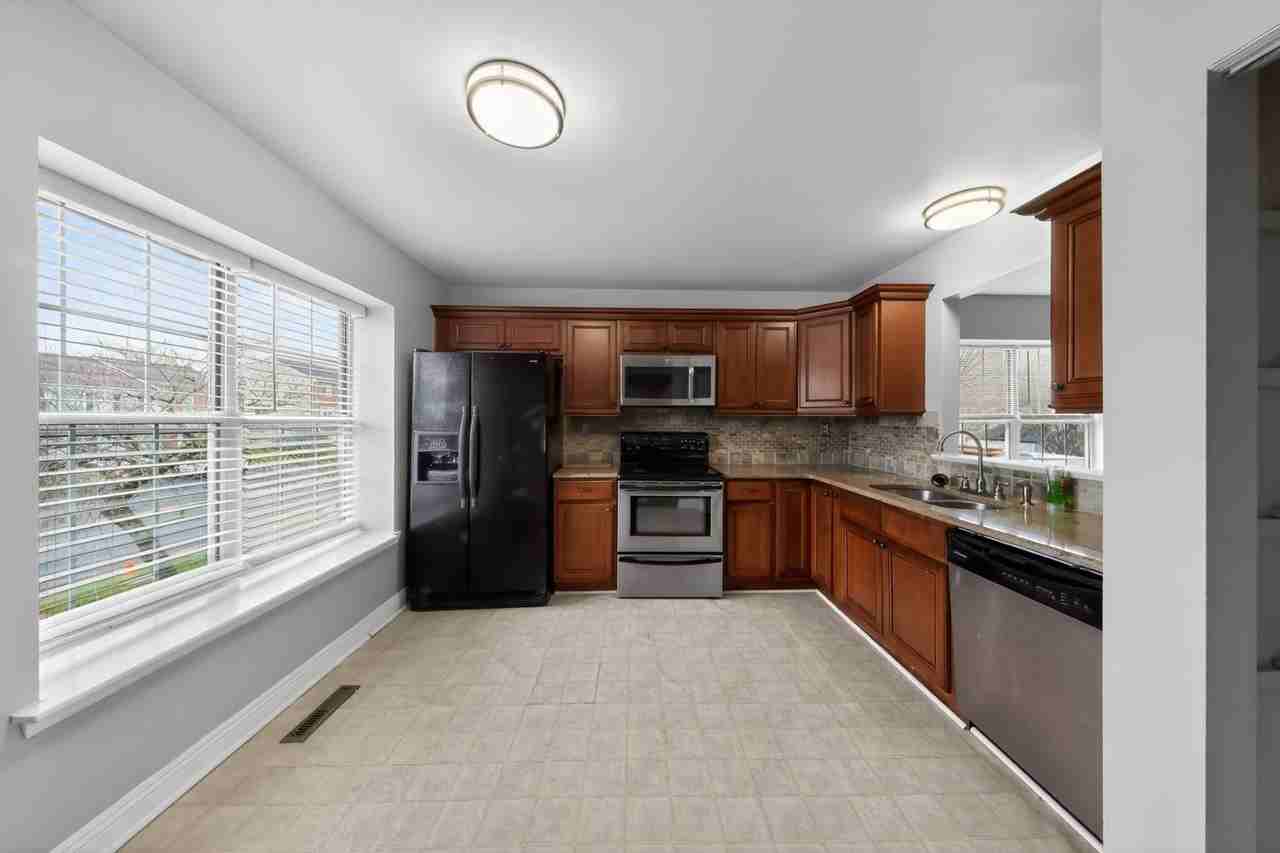 1022 Old Forge Rd - Photo 3 of 17