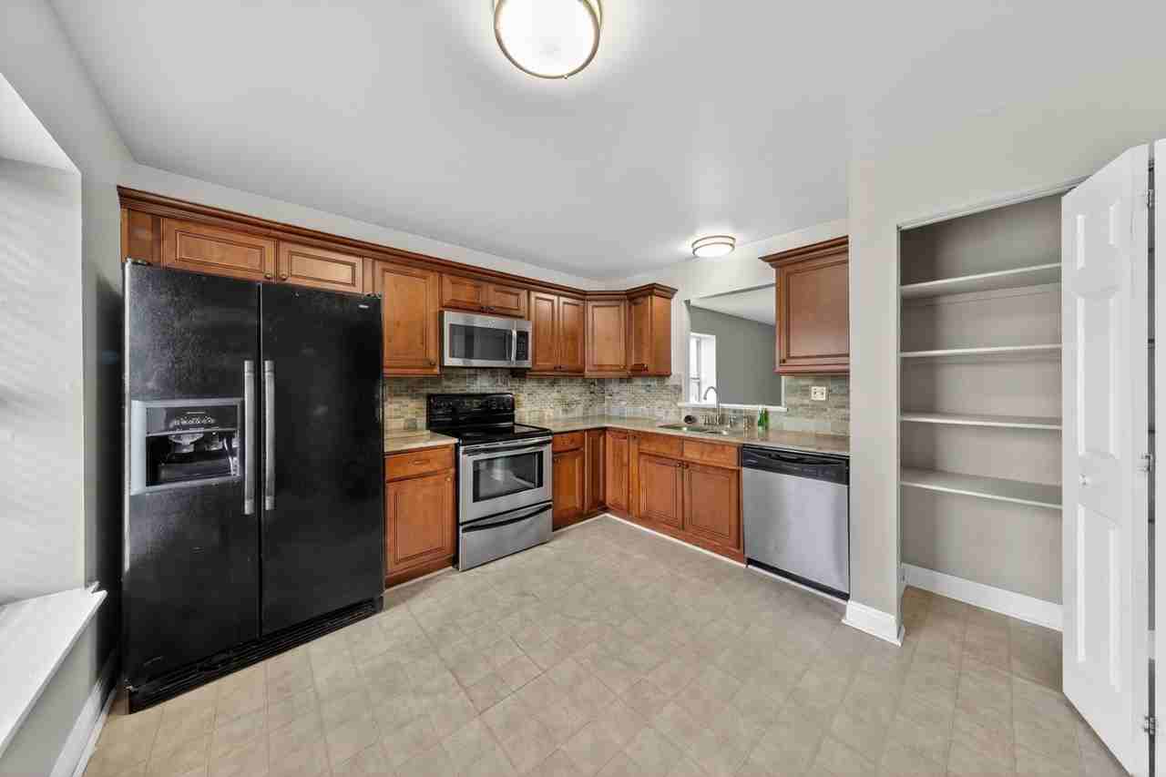 1022 Old Forge Rd - Photo 4 of 17