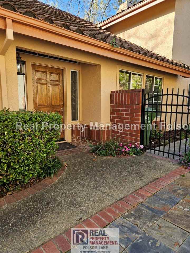 108 Lost Lake Ct - Photo 2 of 3