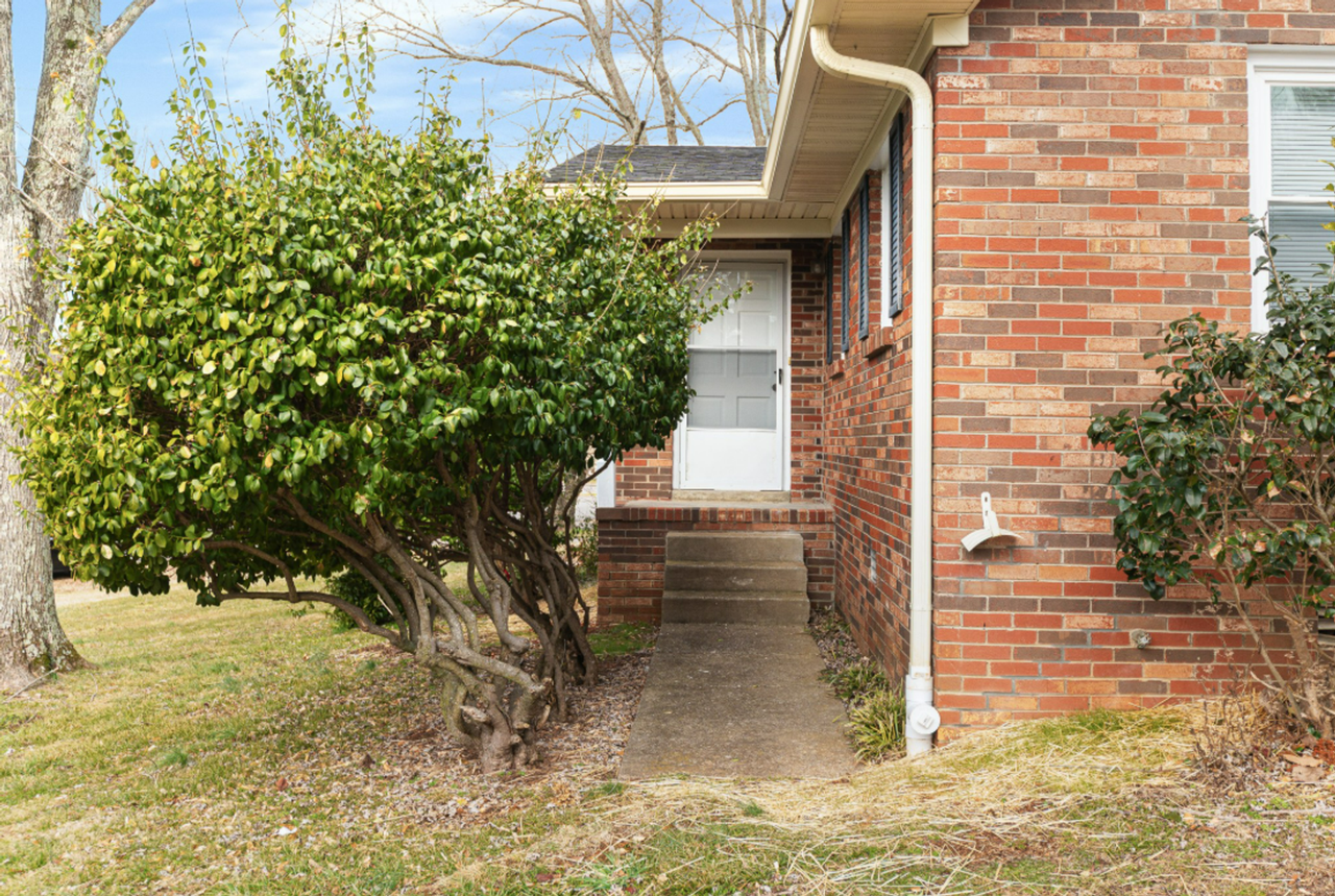 409 Winfrey Dr - Photo 2 of 17