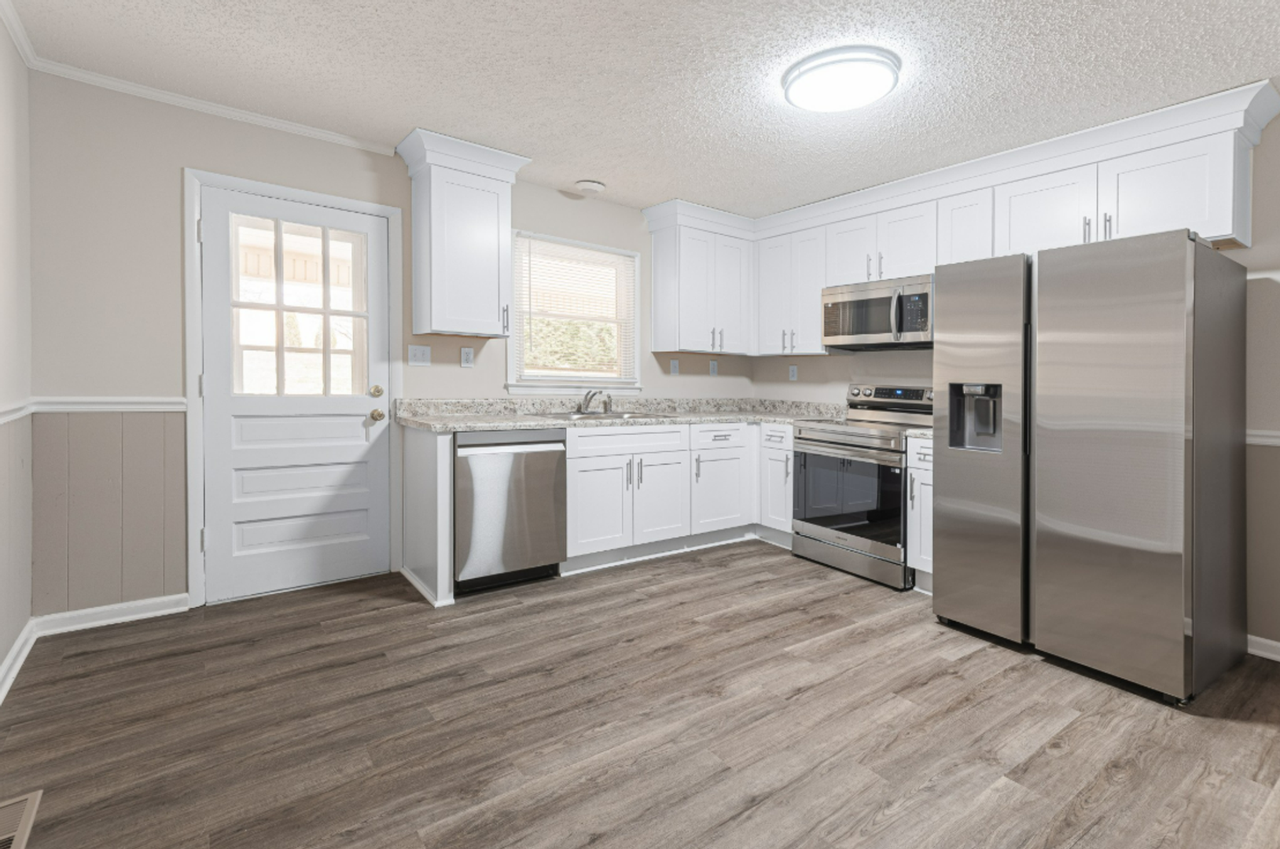 409 Winfrey Dr - Photo 3 of 17