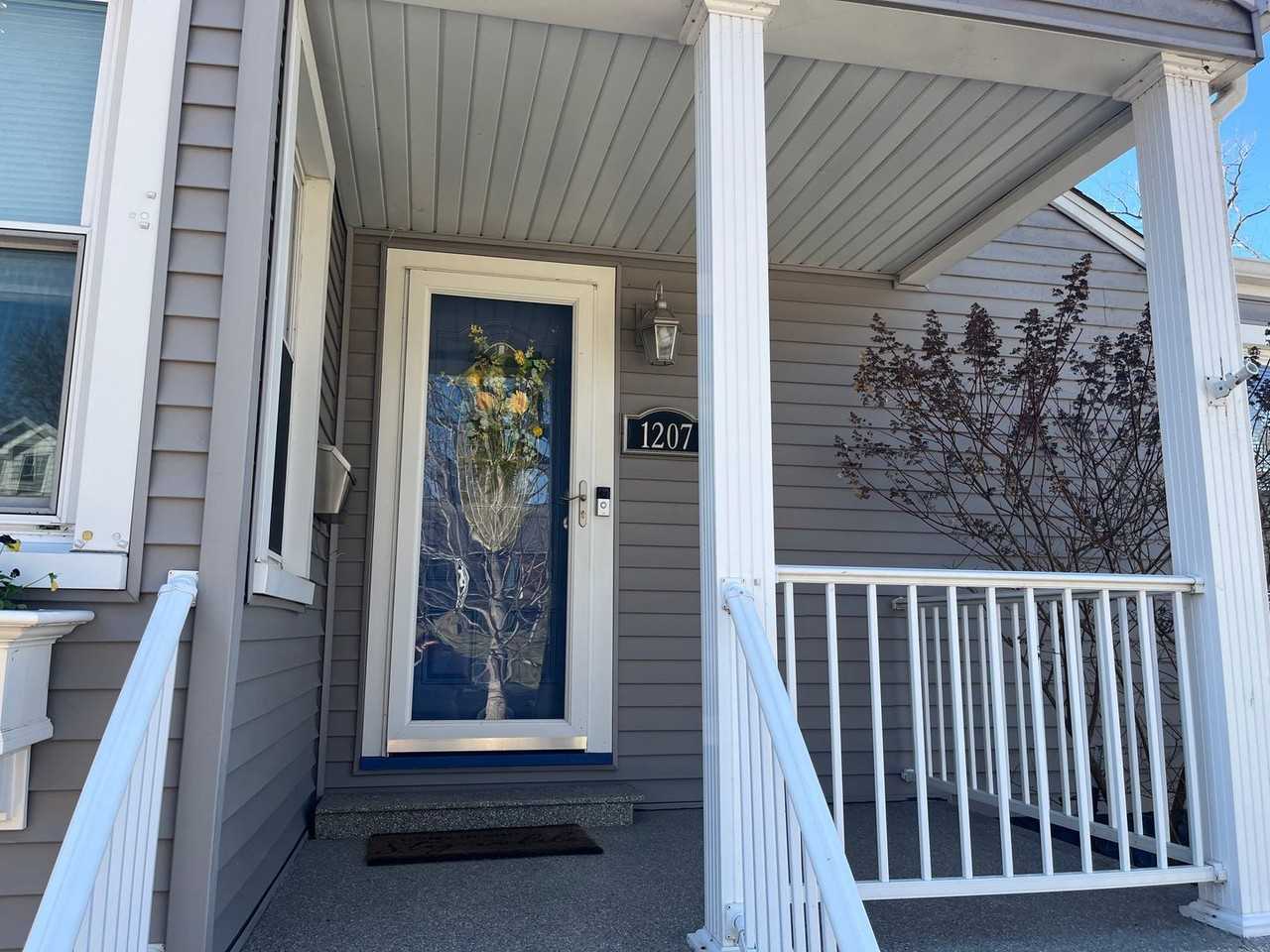 1207 Douglas St - Photo 2 of 17