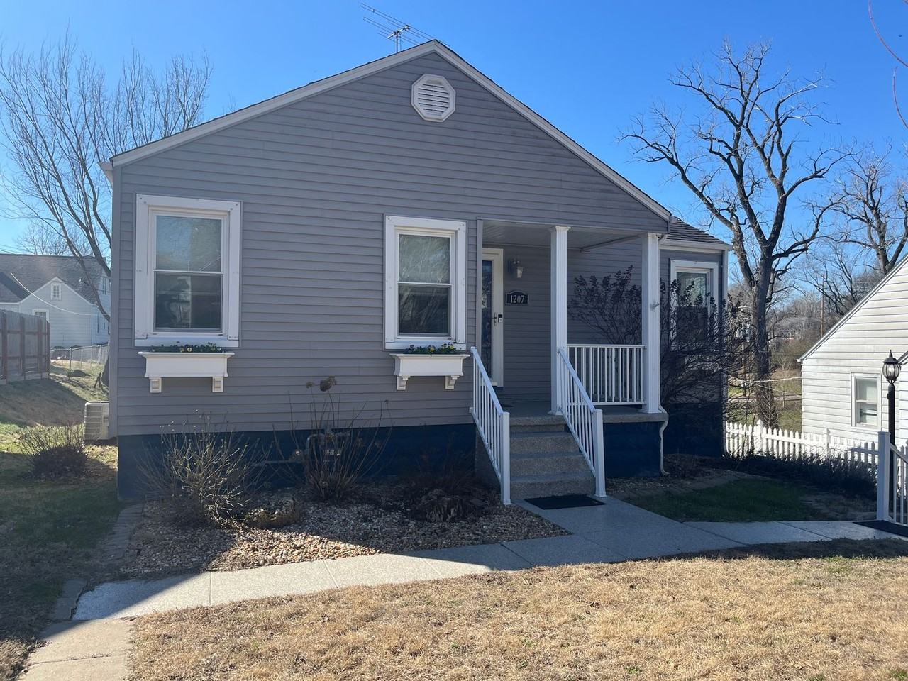 1207 Douglas St - Photo 3 of 17