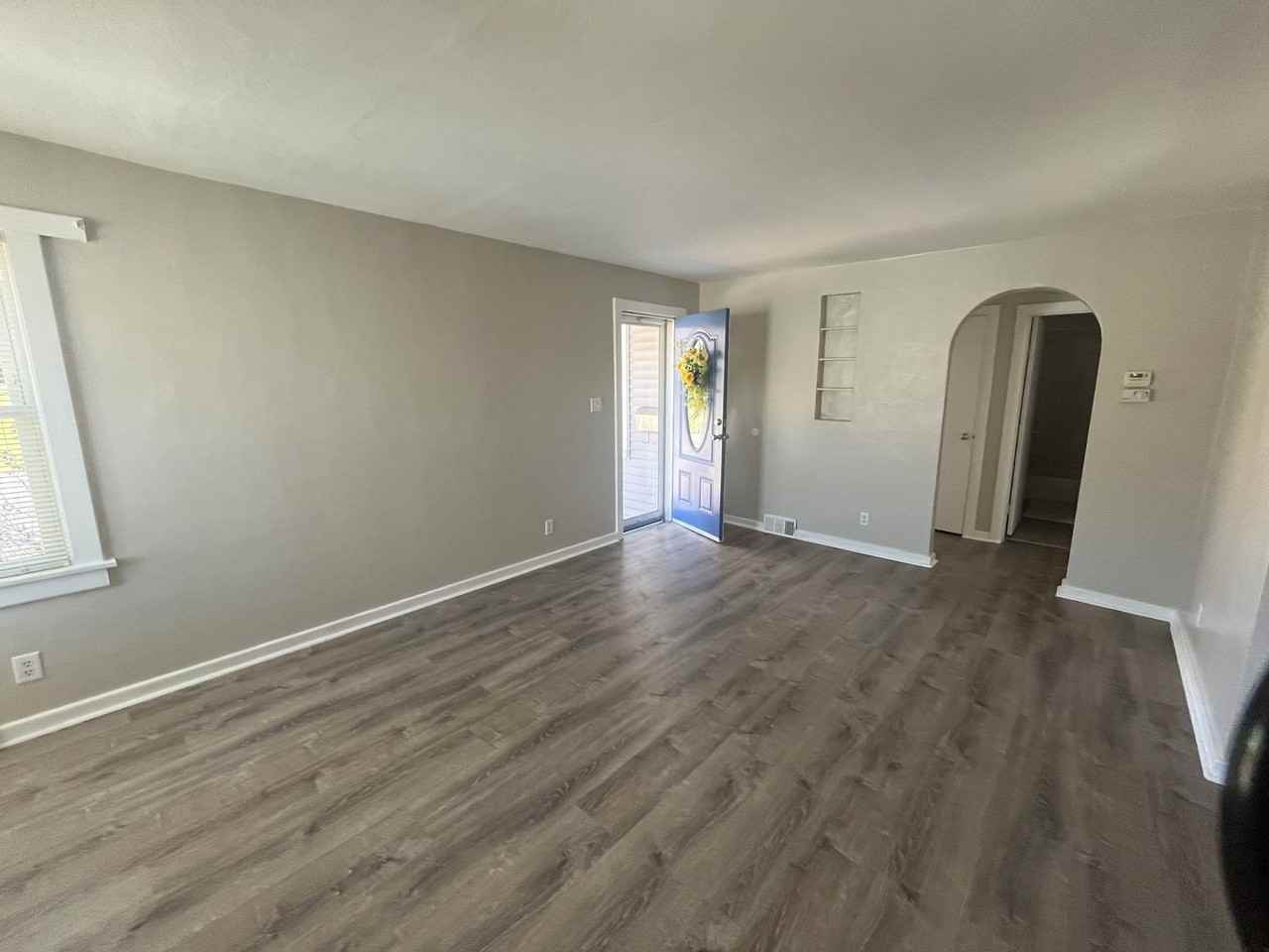 1207 Douglas St - Photo 4 of 17