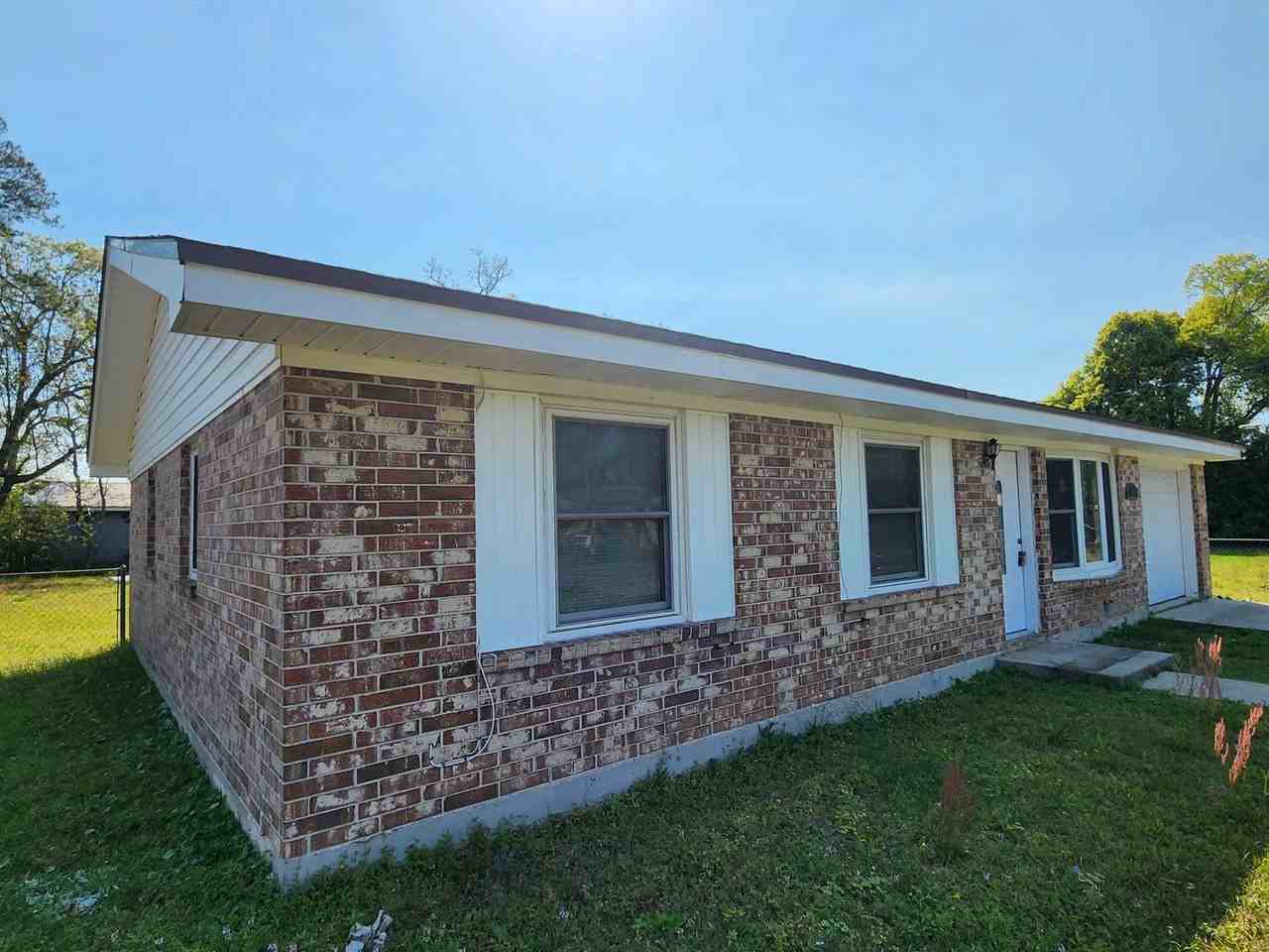 1804 Arthur Ave - Photo 2 of 20