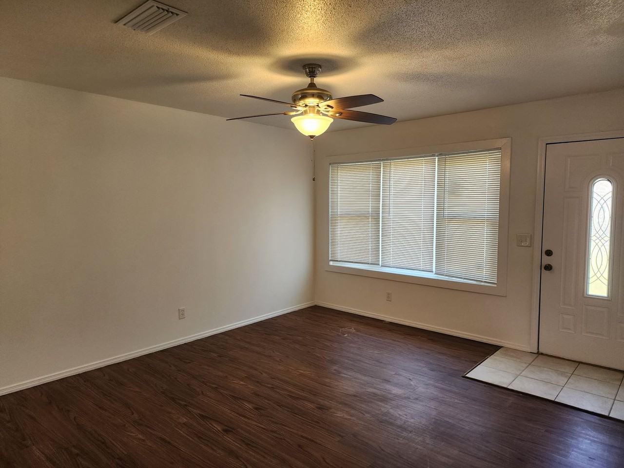 1804 Arthur Ave - Photo 4 of 20