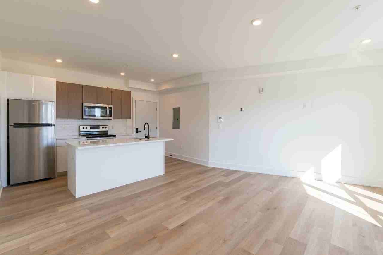 The Premiere - Photo 4 of 33