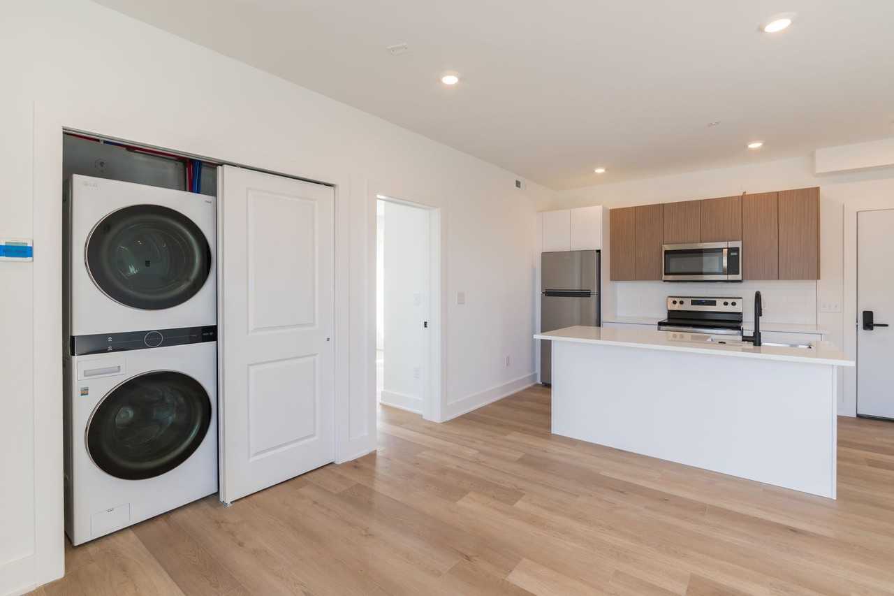 The Premiere - Photo 5 of 33