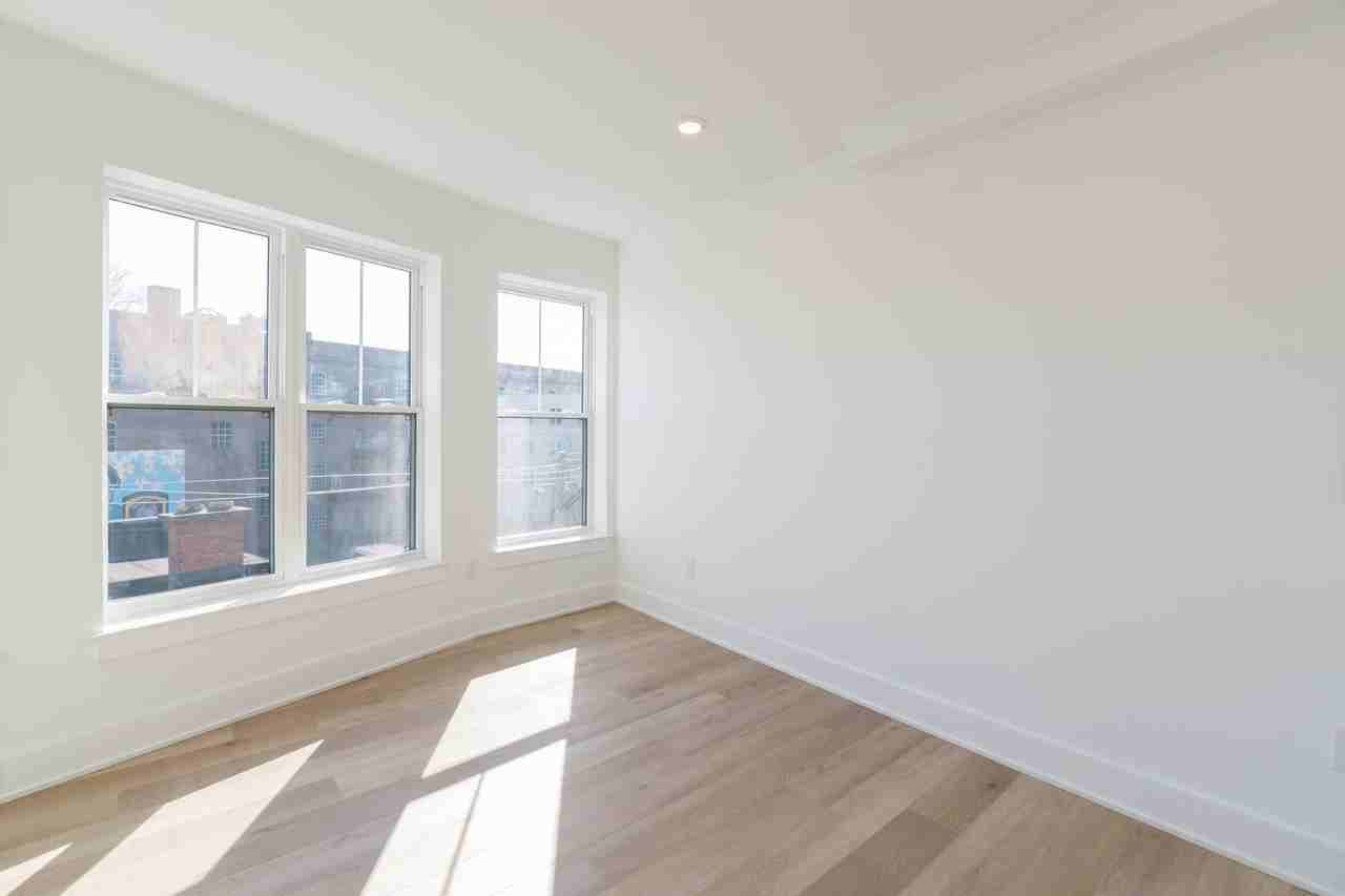 The Premiere - Photo 7 of 33